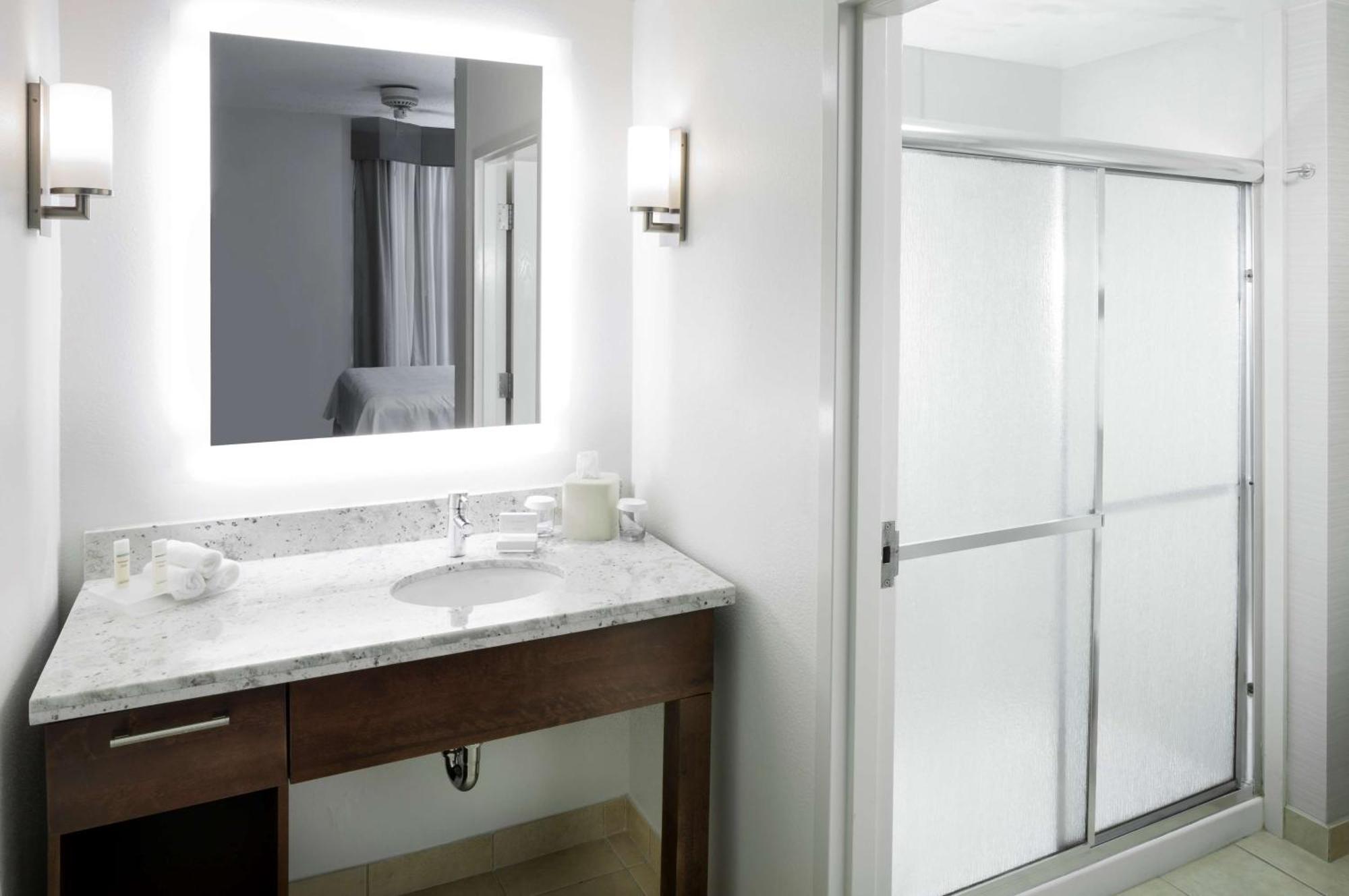 One-Bedroom King Suite - Non-Smoking,1552126792:JPEG