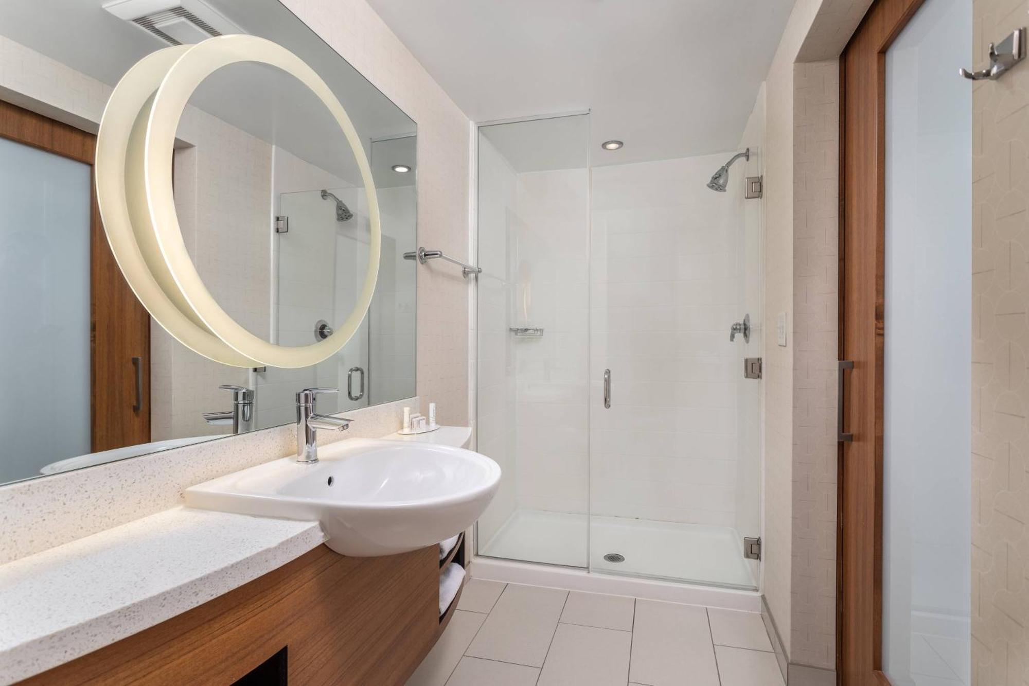 King Suite with River View, Trundle Sofa and Balcony - Hearing Accessible
