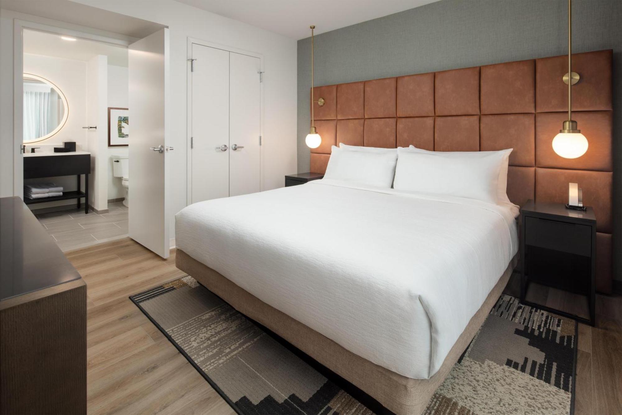 Two-Room King Suite Hearing Access