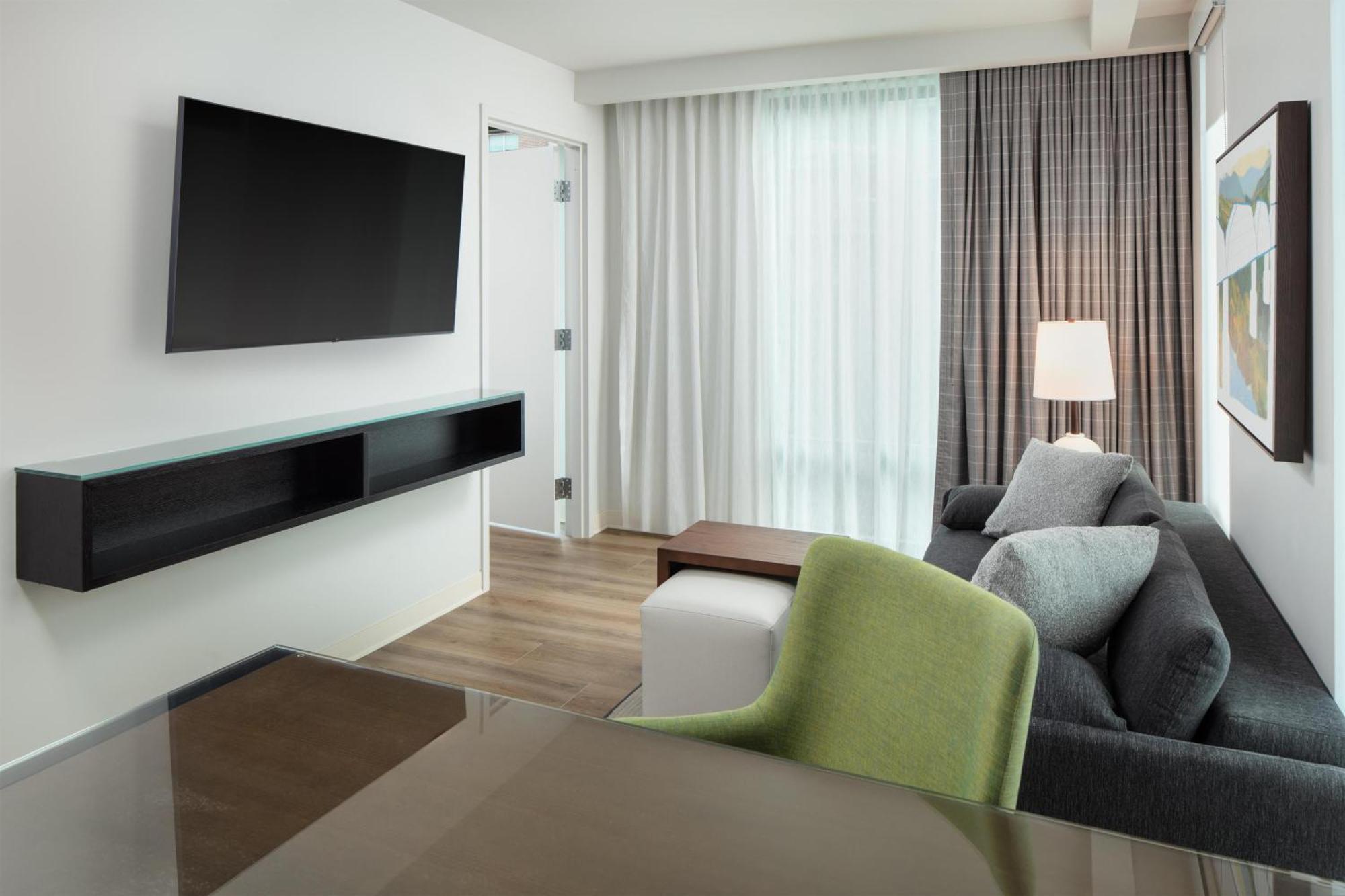 Corner King Suite