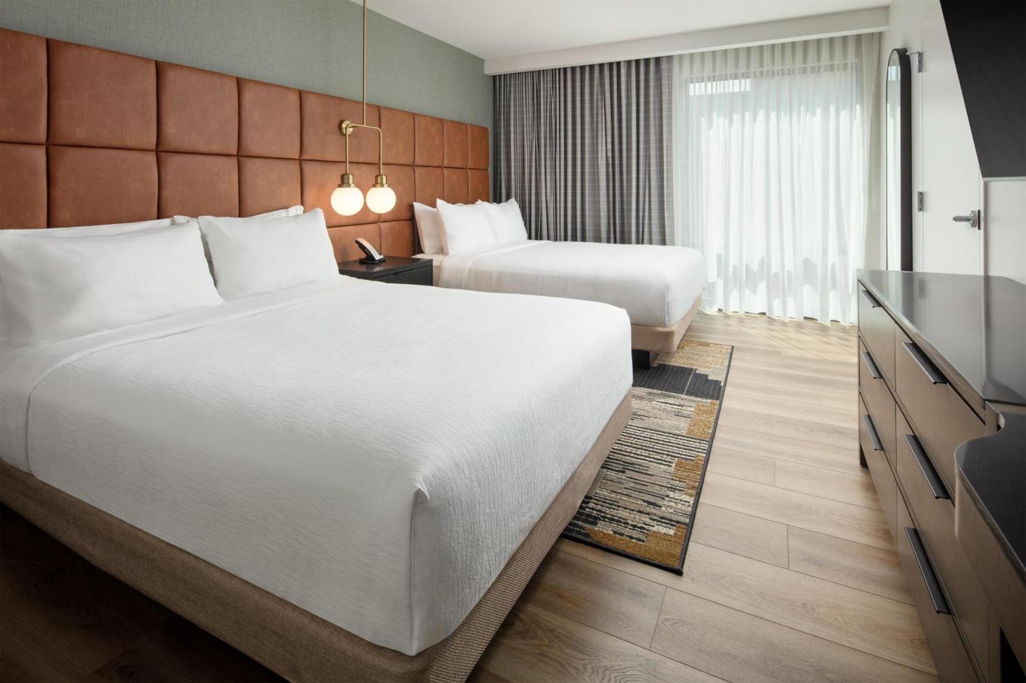 One-Bedroom Queen Suite Two Queen Beds
