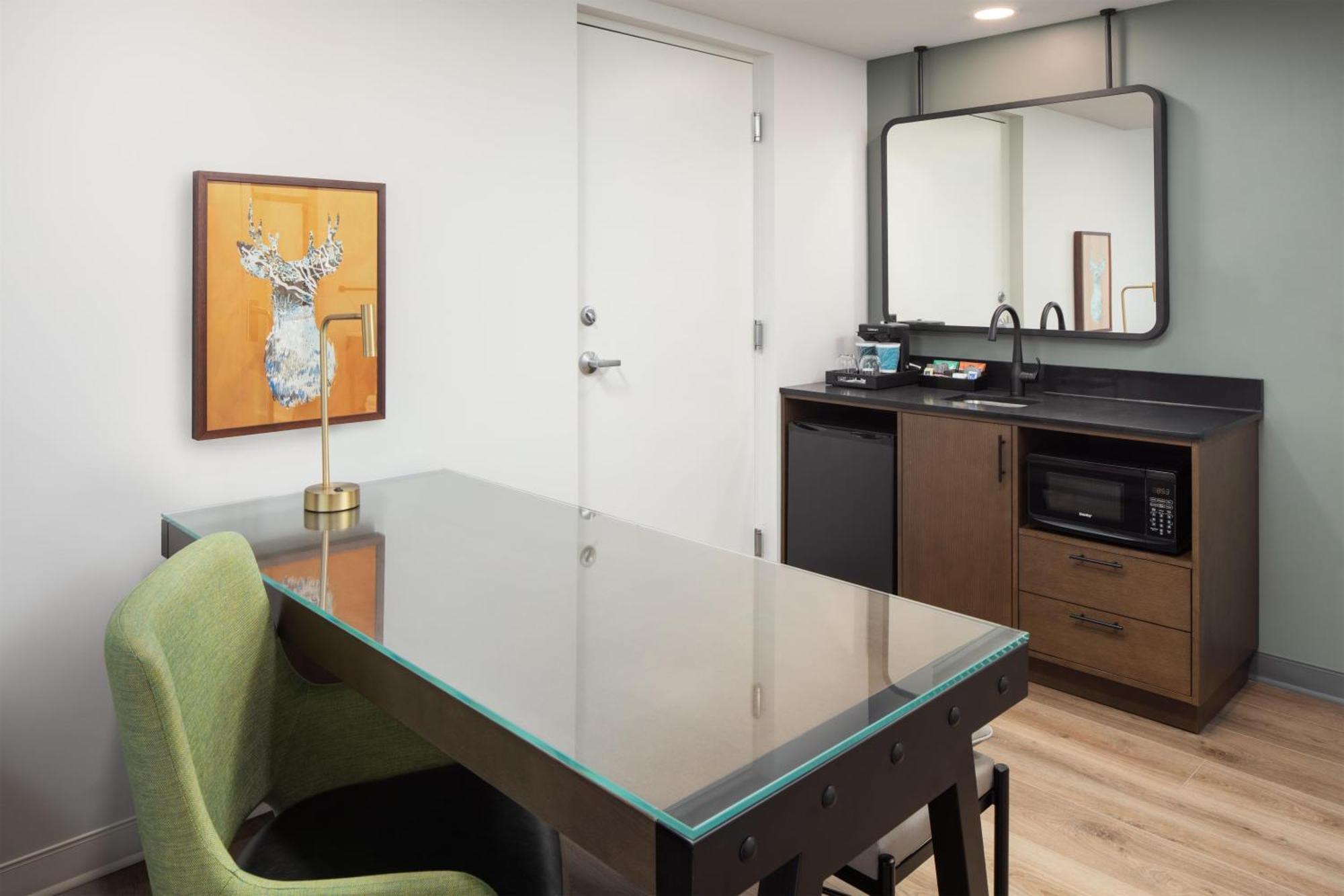 Corner King Suite