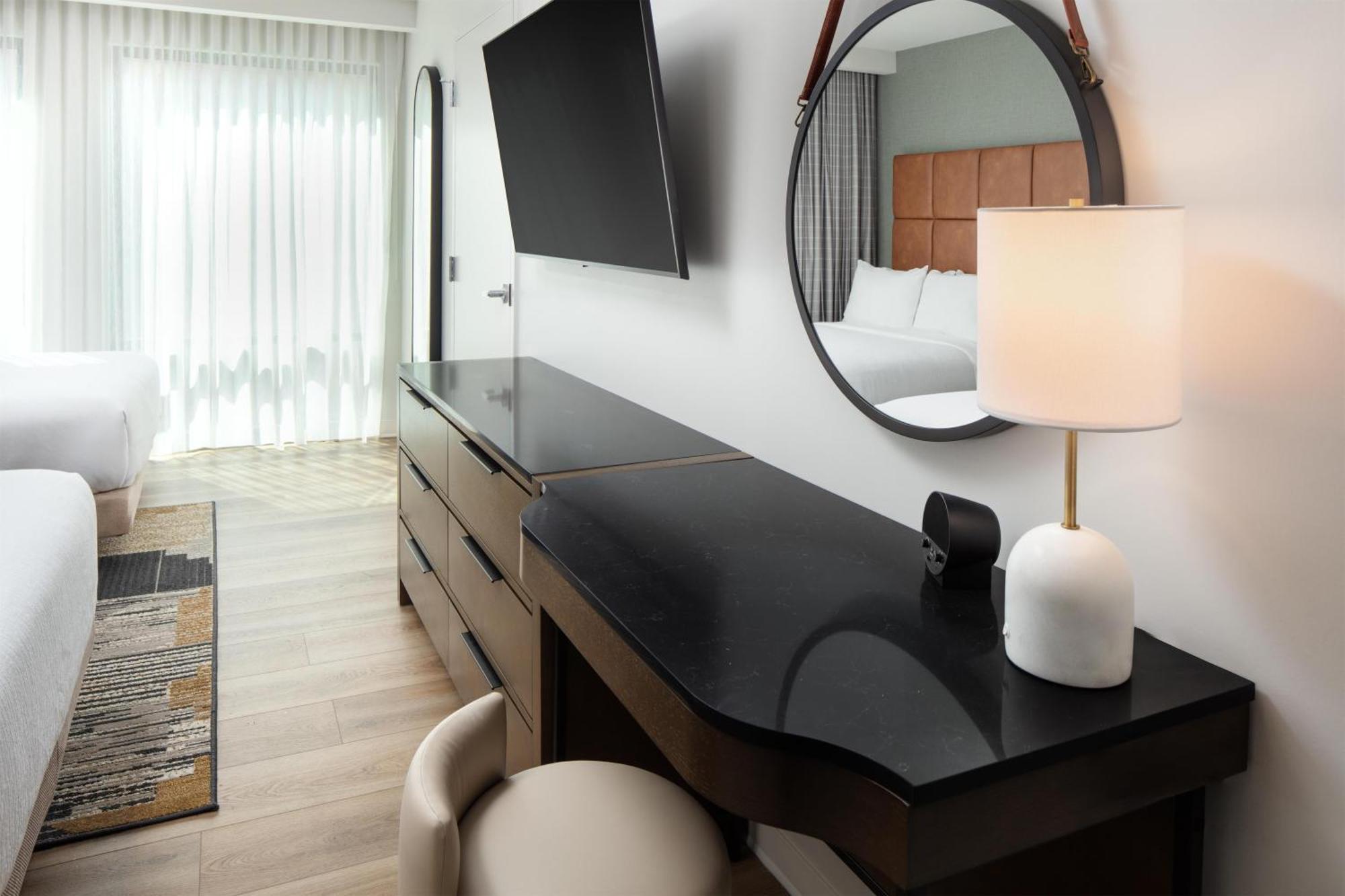 One-Bedroom Queen Suite Two Queen Beds