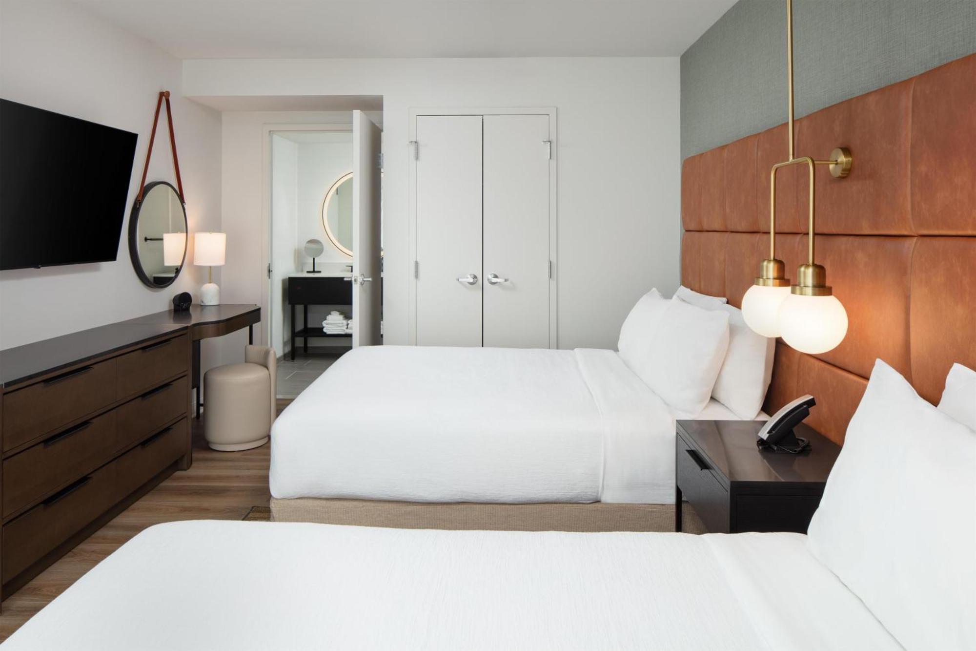 One-Bedroom Queen Suite Two Queen Beds