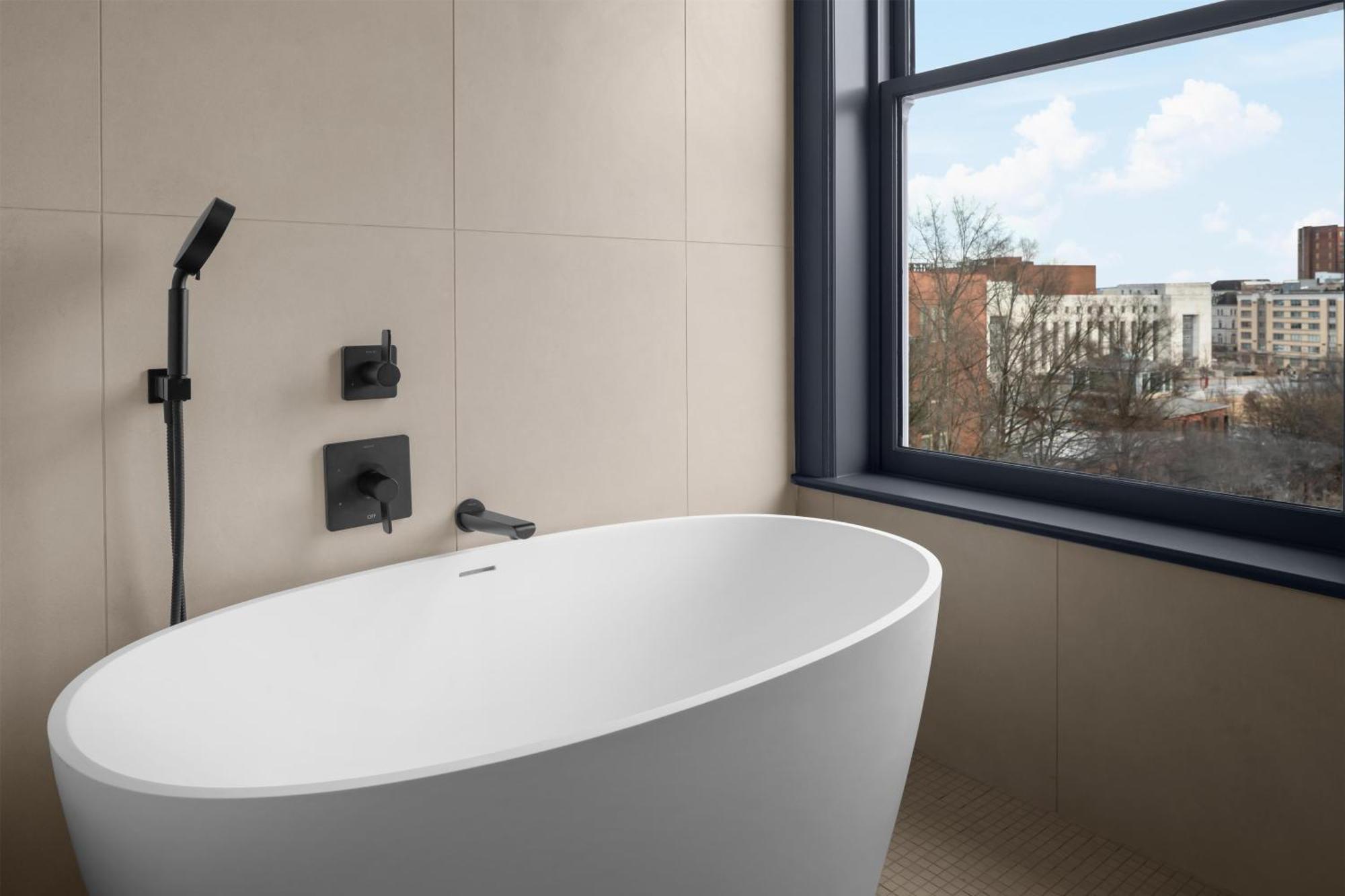 Deluxe King Room Spa Bath