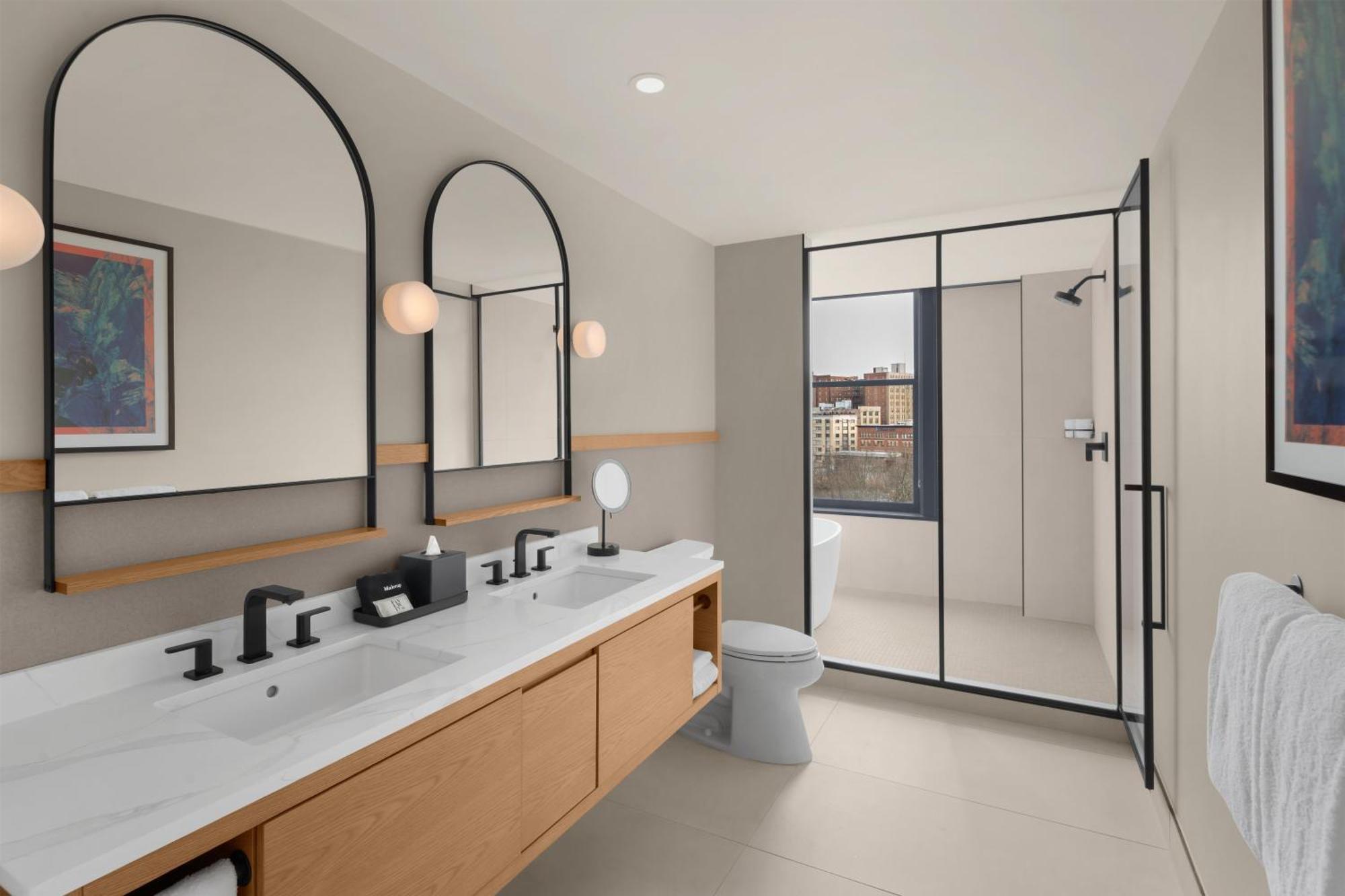 Deluxe King Room Spa Bath