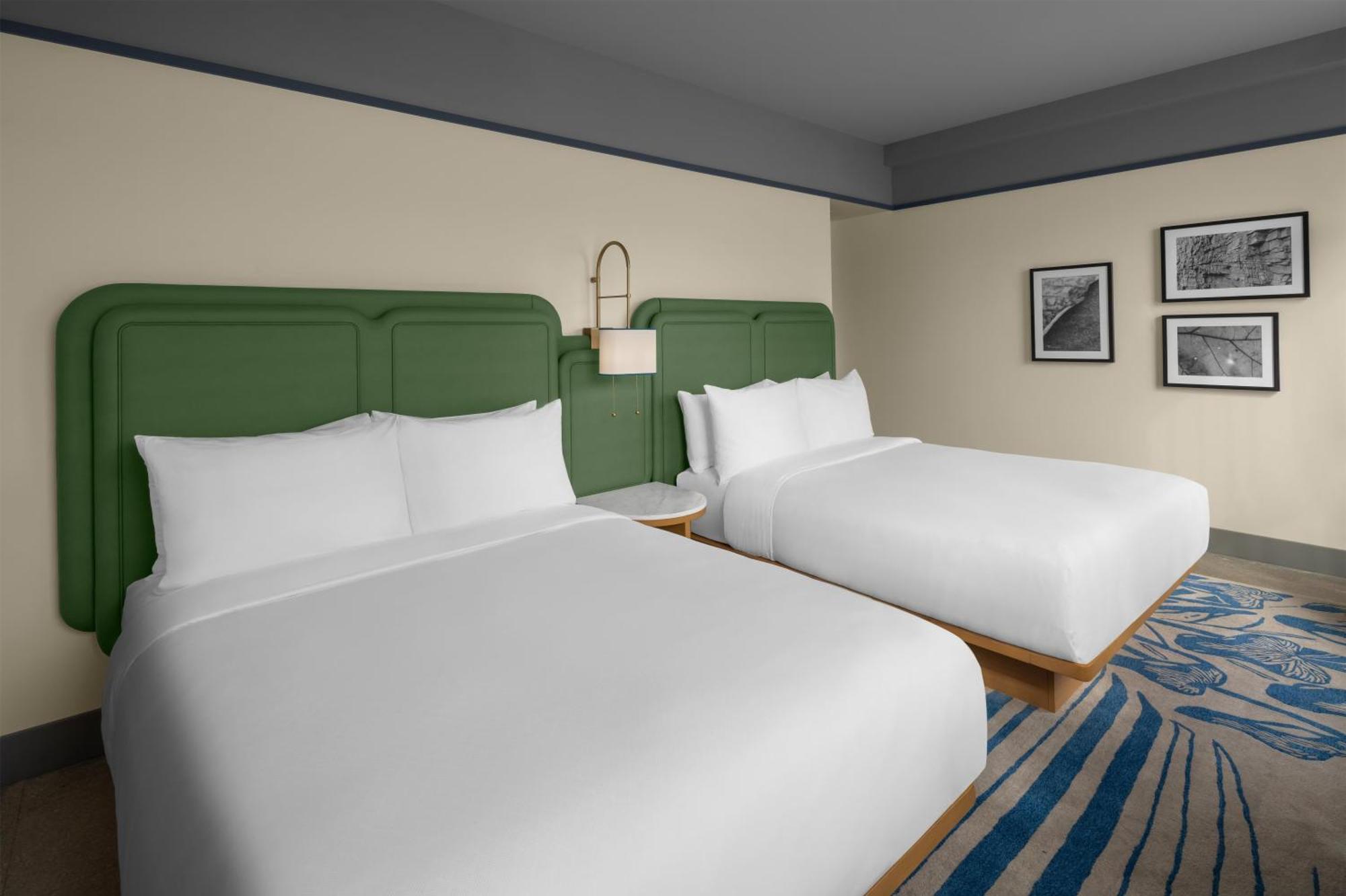 Queen Room Two Queen Beds Mountain View