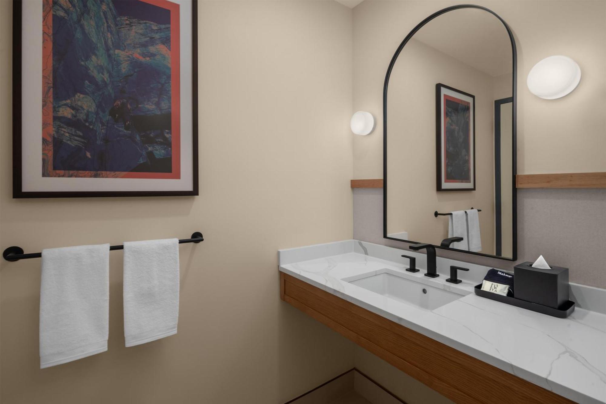 Queen Room Two Queen Beds Mountain View