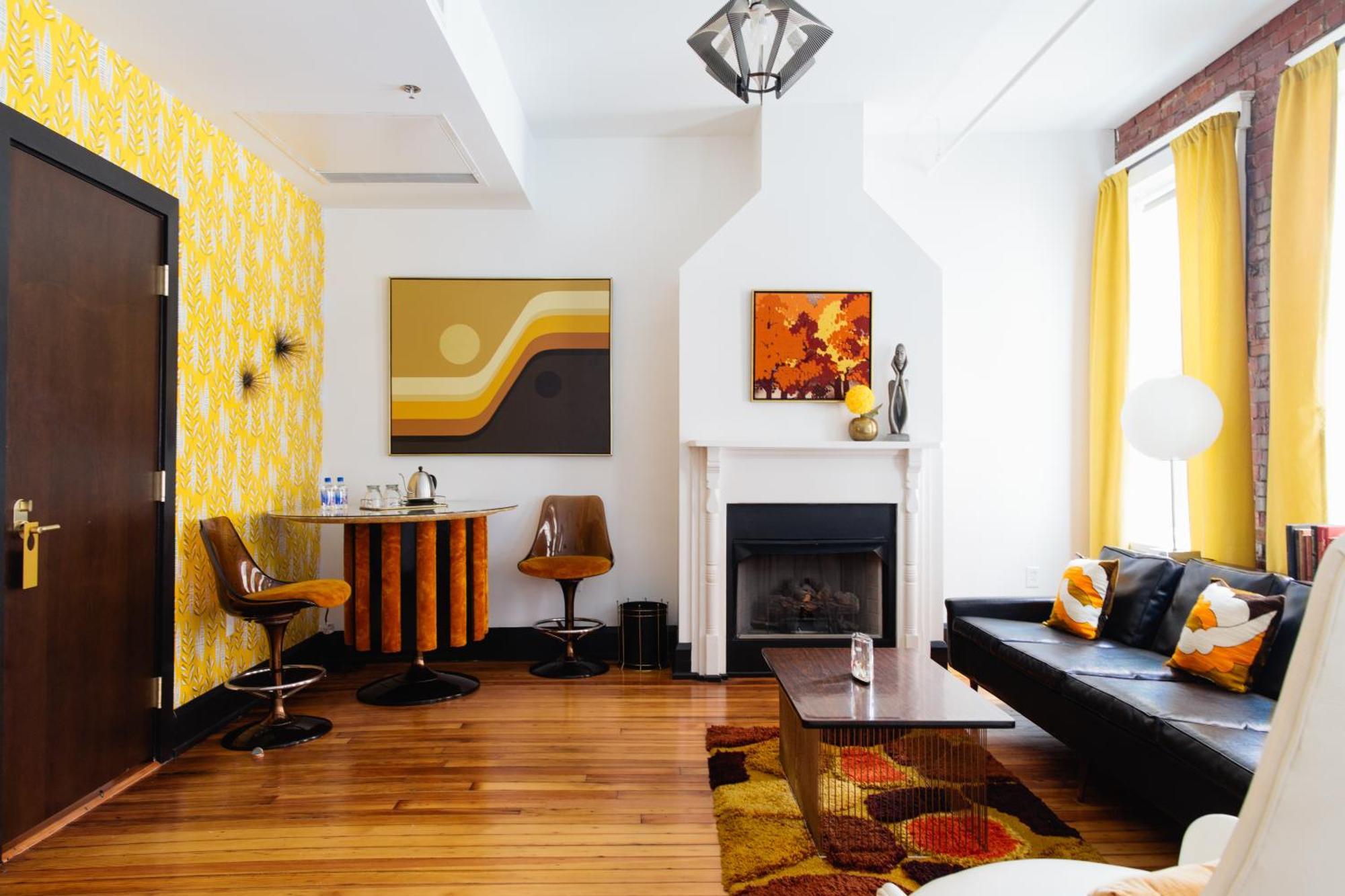 Executive Suite - The Mod,712025443:JPEG