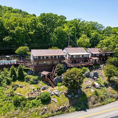 Historic Riverview Inn Three-3